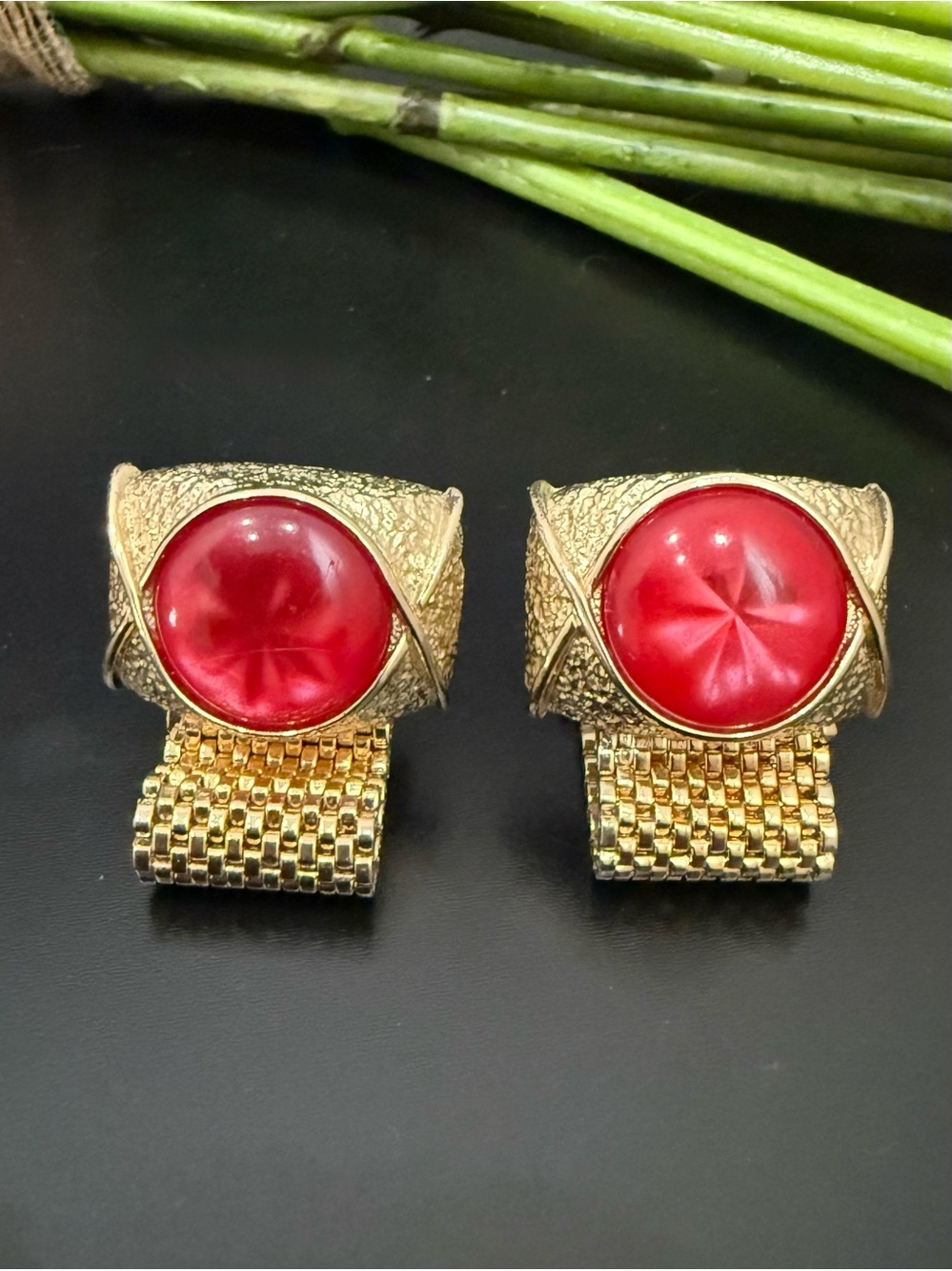 Vintage Unsigned Swank Red Thermoset Lucite Gold-tone Mesh Cufflinks